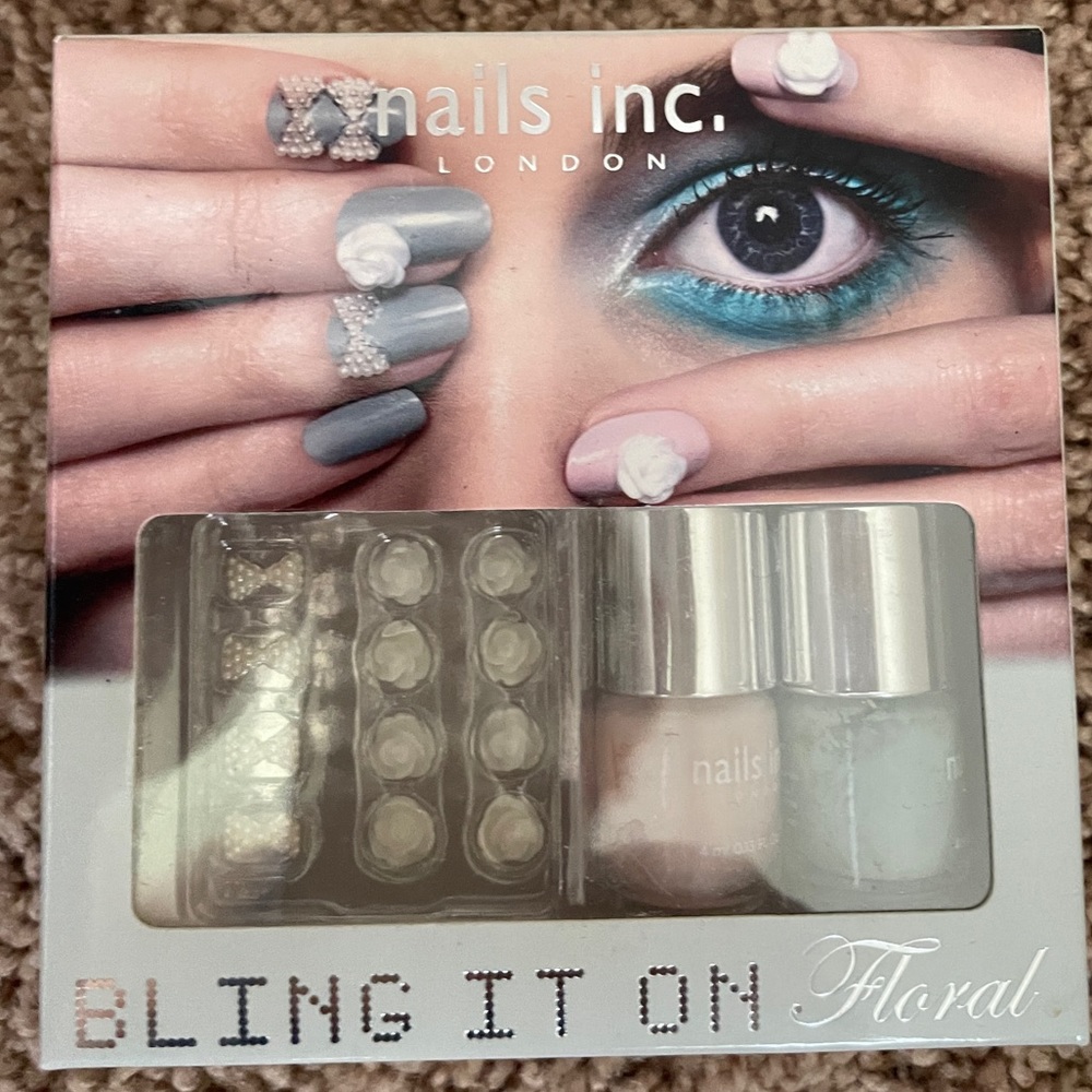 NWOT Nails INC, Bling It On Floral & Bow Nail Polish Embellishment Set